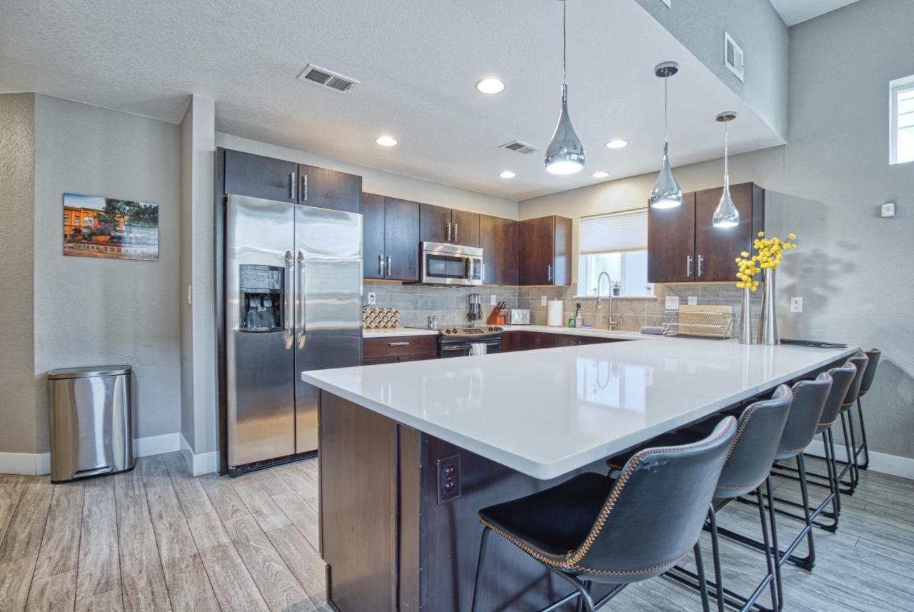 Modern Townhome Near Old Town, Breweries, & River! 柯林斯堡 外观 照片